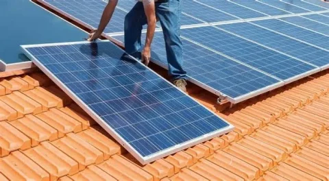 کاهش ۲۶ هزار تن کربن توسط پلیس دبی با انرژی خورشیدی