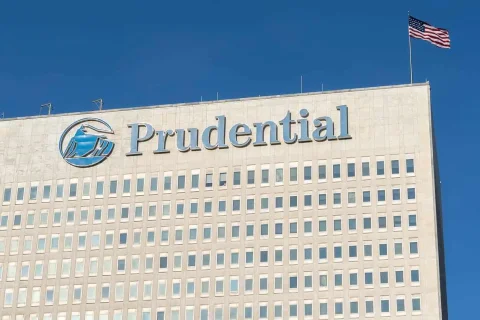 هل أسهم Prudential Financial متخلفة عن Nasdaq؟