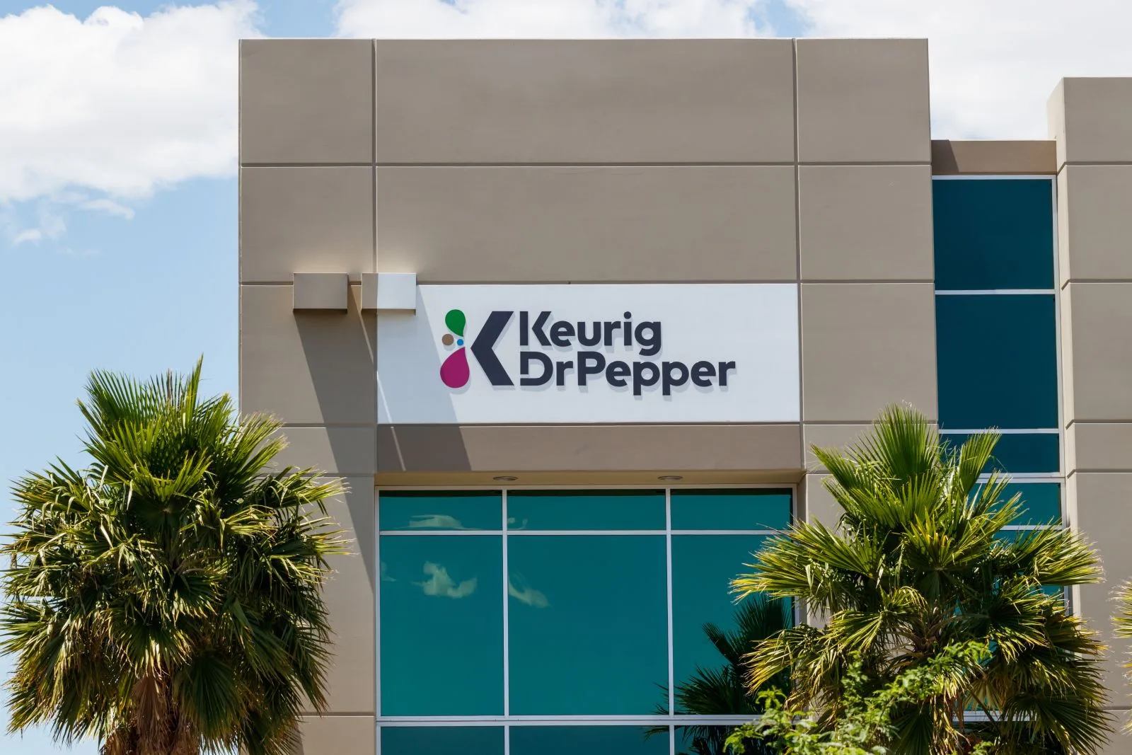 آیا سهام Keurig Dr Pepper از S&P 500 عقب مانده است؟