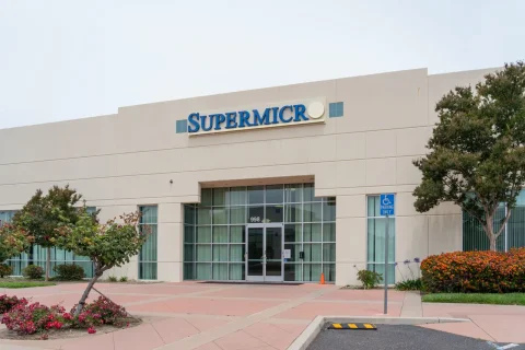 چرا سهام Super Micro از Nasdaq عقب مانده است؟