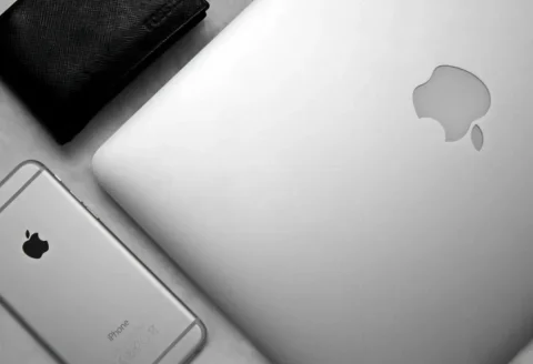Apple با رونمایی از اولین iPhone تاشو، بازار را متلاطم کرد