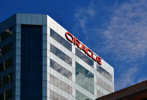 Oracle، طوفانی در بازار ابری: تقاضای هوش مصنوعی از عرضه پیشی گرفت