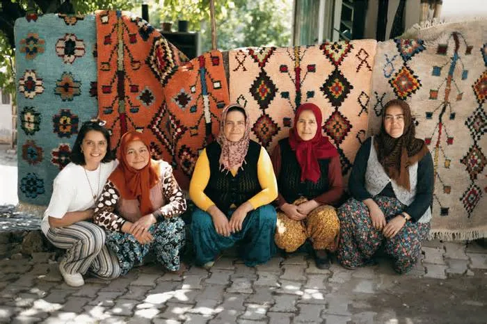 بیضا نور اوزلر و داملا سیدام، حفظ هنر بافندگی آناتولی را در دست دارند