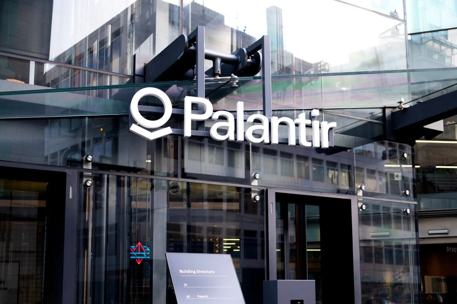 رشد حیرتانگیز سهام Palantir: آیا زمان مناسبی برای برداشت سود است؟