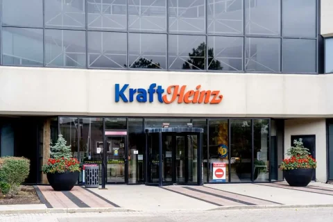 Schneidet die Aktie von Kraft Heinz im Wettbewerb mit dem Konsumsektor schwach ab?