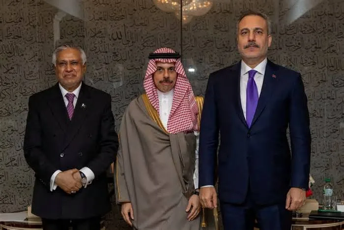 نشست فوری فرماندهان نظامی عربستان، ترکیه و پاکستان برگزار می‌شود