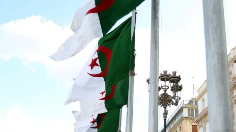 الجزایر: قطع روابط دیپلماتیک با امارات و ممنوعیت پروازها