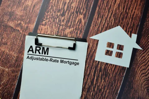 The Risks and Benefits of Adjustable-Rate Mortgages: Is It Time to Choose One?