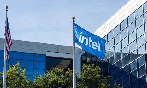 هل يجب شراء أسهم Intel بعد الزيادة القريبة من أربعة أضعاف؟