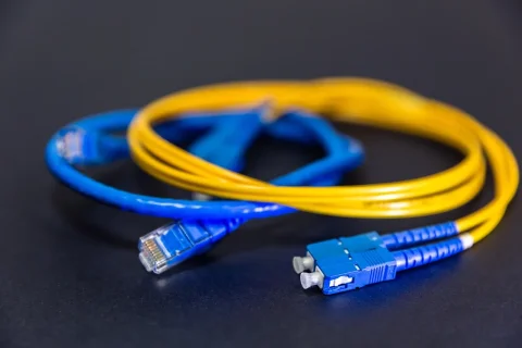 چرا سهام AT&T هنوز مثل یک شرکت در حال کاهش ارزش معامله می‌شود؟
