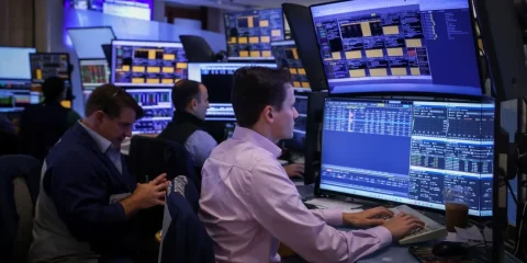 Rückgang der US-Aktien: Öl erreicht 100 Dollar und Renditen erreichen Rekordwerte
