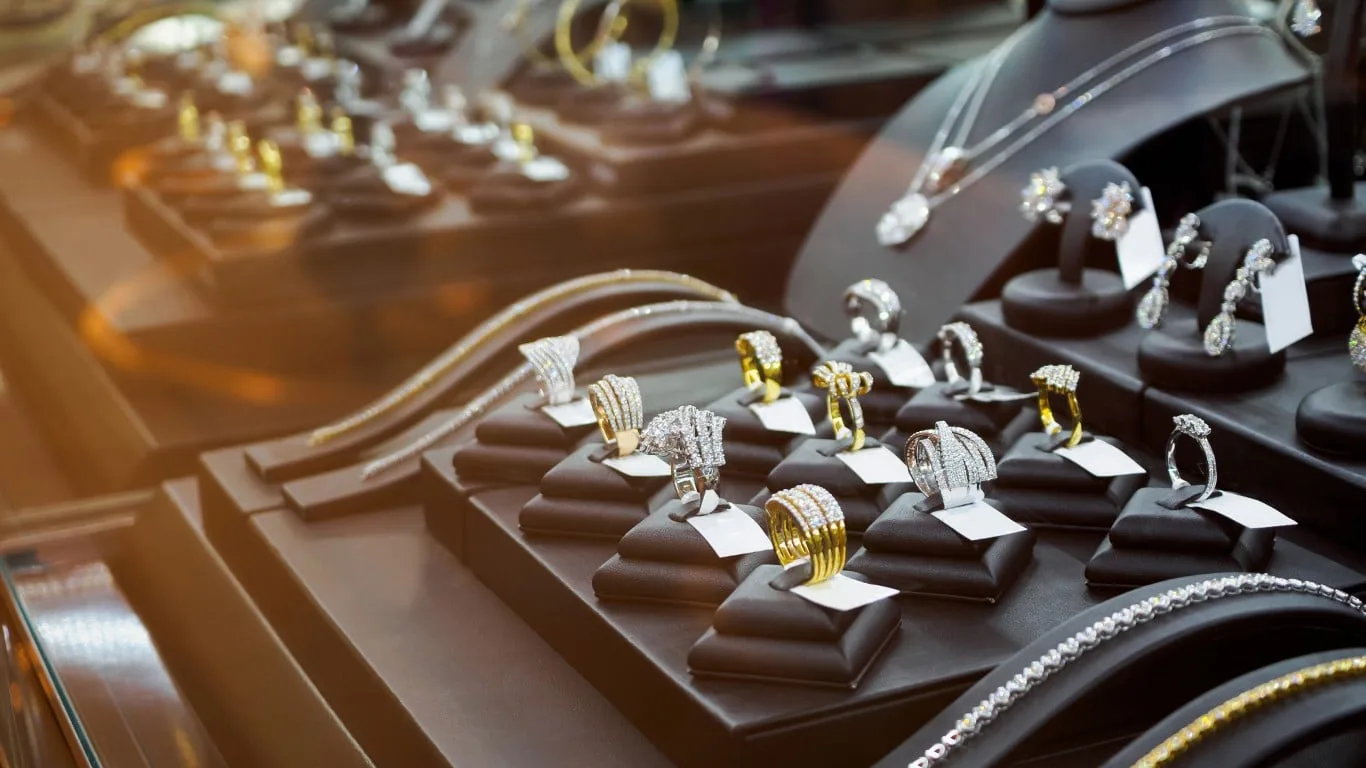 صعود 14 درصدی Signet Jewelers؛ پیشبینی سود جدید بر فروش ثابت غلبه کرد