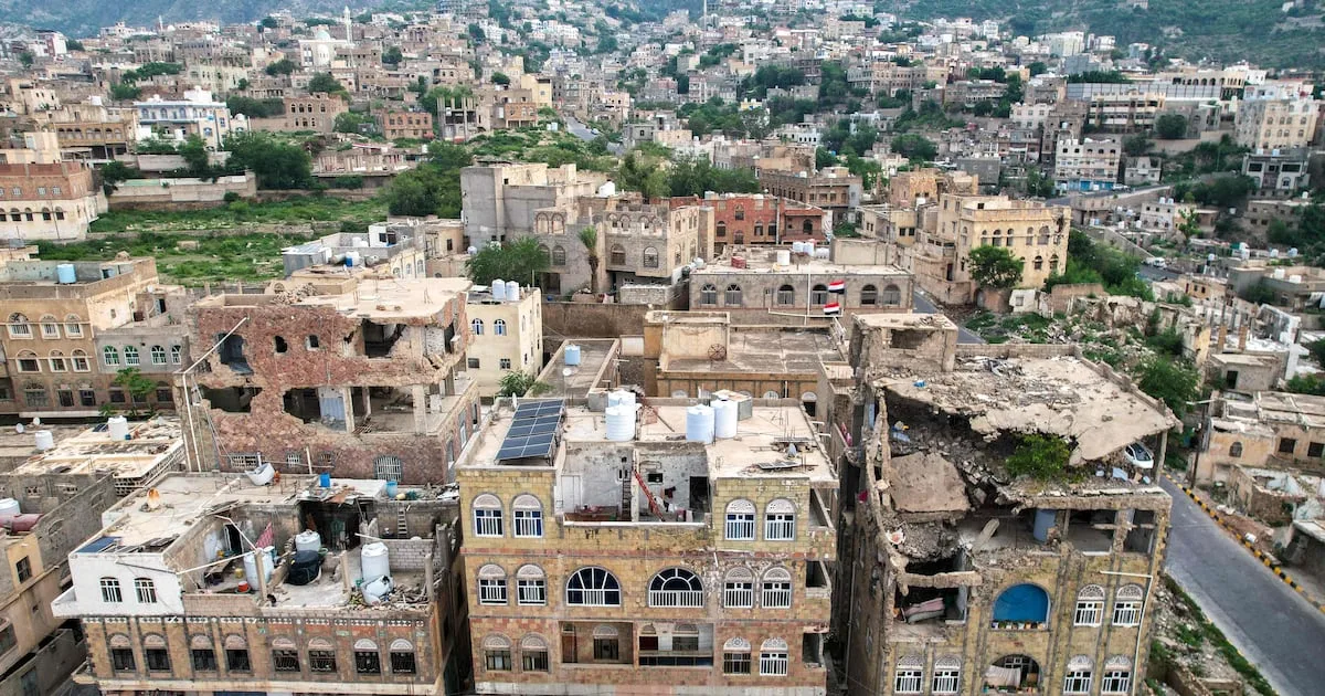 کارکنان نجات مین در شهر محاصره شده تعز یمن در خطر هستند