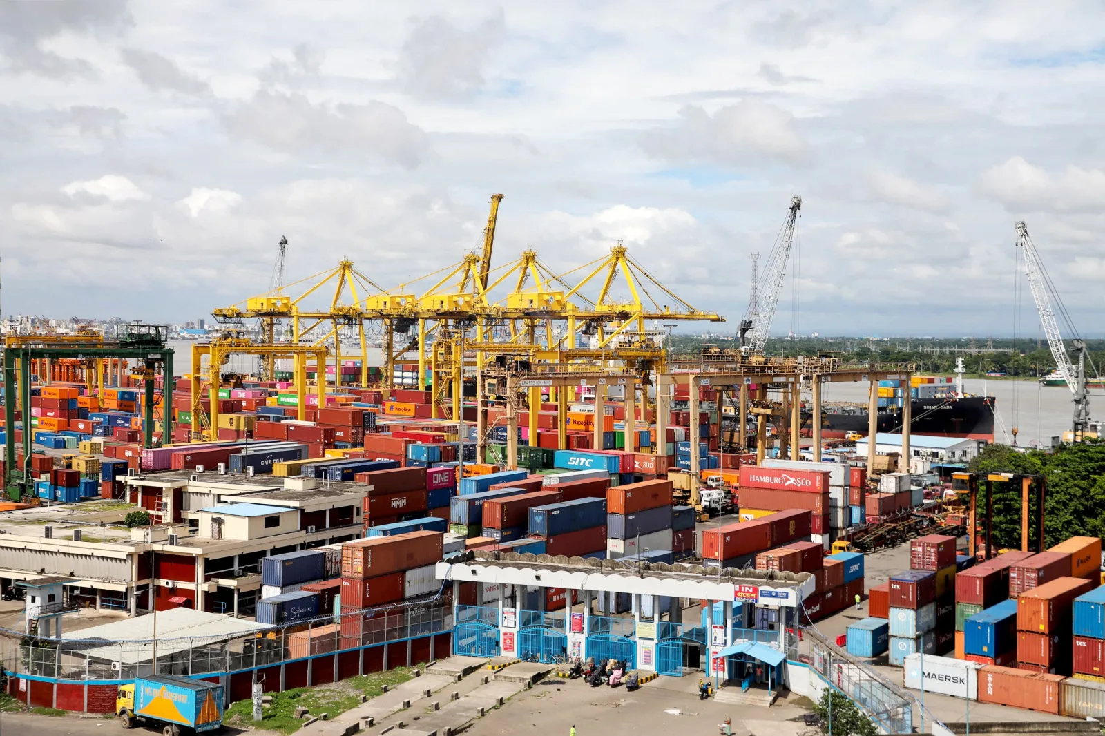 DP World قرارداد 15 ساله برای ترمینال در بندر چیتاگونگ بنگلادش امضا کرد