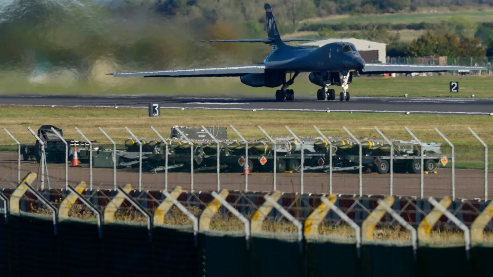 خروج بمبافکنهای آمریکایی از پایگاه RAF Fairford نشانهای از موفقیت ایران