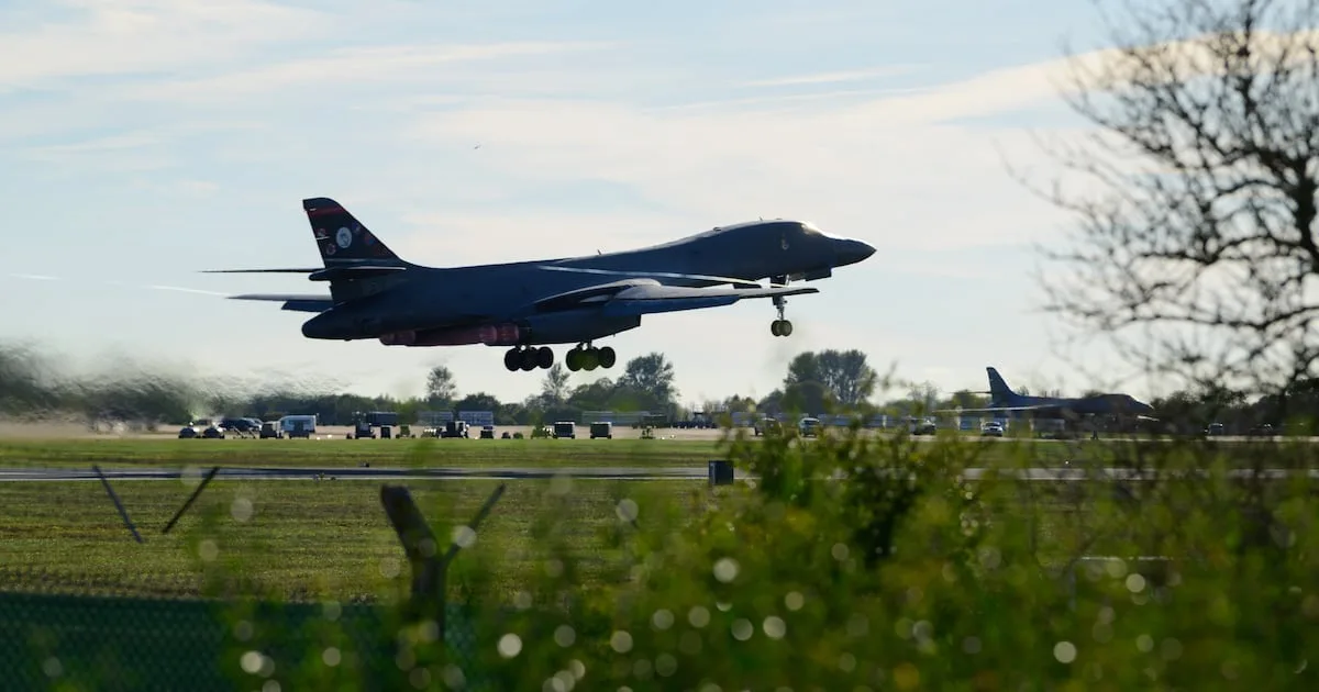 خروج بمبافکنهای آمریکایی از RAF Fairford به دلیل نگرانیهای امنیتی